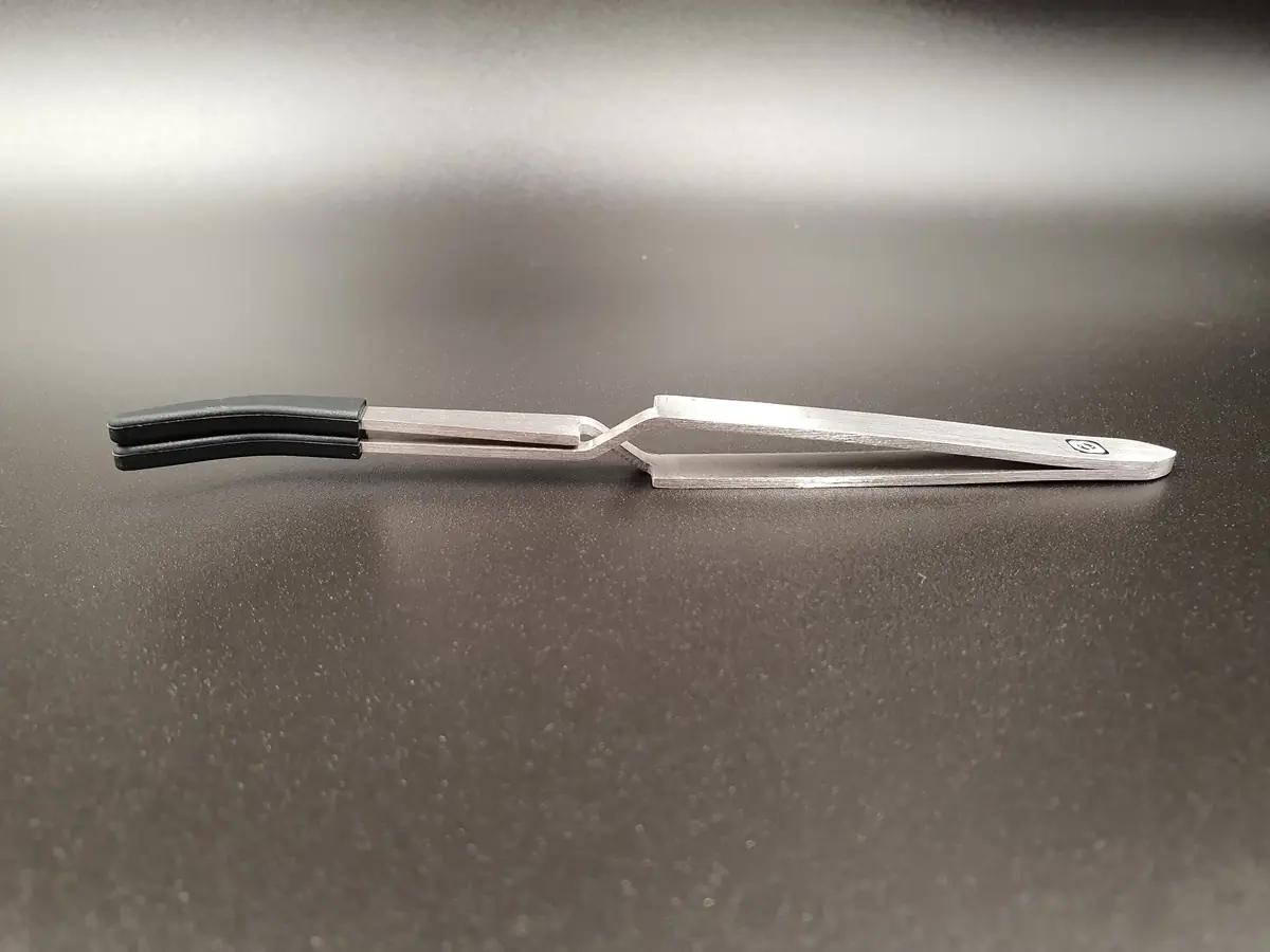 Silicone Tipped Tweezers - Reverse Clamp